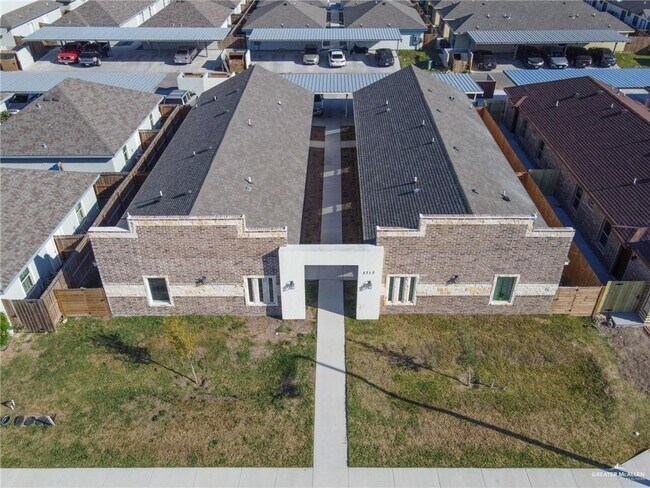 Building Photo - 2713 W Primrose Ave