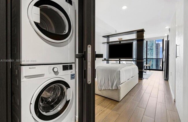 Building Photo - 398 NE 5th St