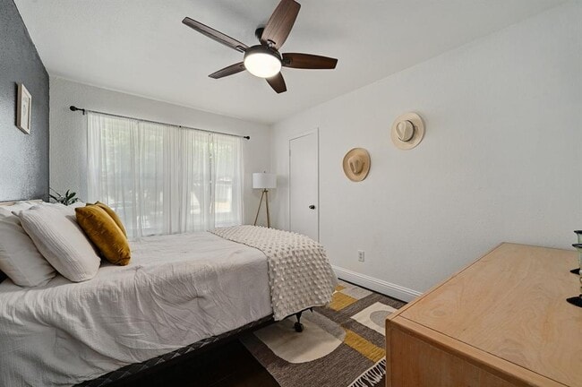 Building Photo - 9007 Jesse James Dr