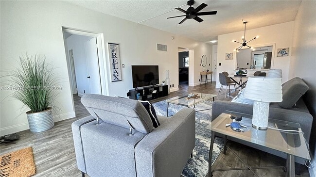 Building Photo - 4117 Bougainvilla Dr