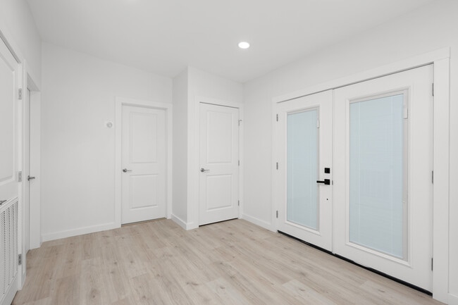 Building Photo - 66 E Ringgold St