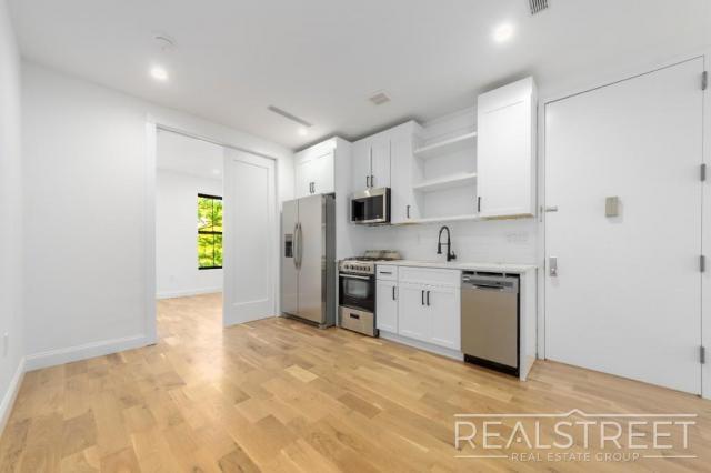 Building Photo - 3 bedroom in BROOKLYN NY 11233