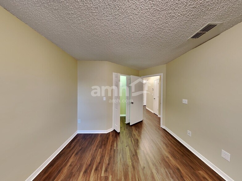 Building Photo - 119 Lancer Oak Dr