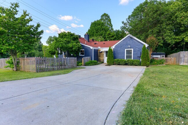 Building Photo - **APPLICATIONS APPROVED!**  Beautiful East Nashville Home on Porter for Lease!!