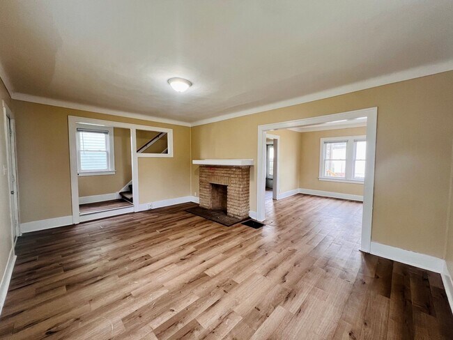 Building Photo - 3 Bedroom House