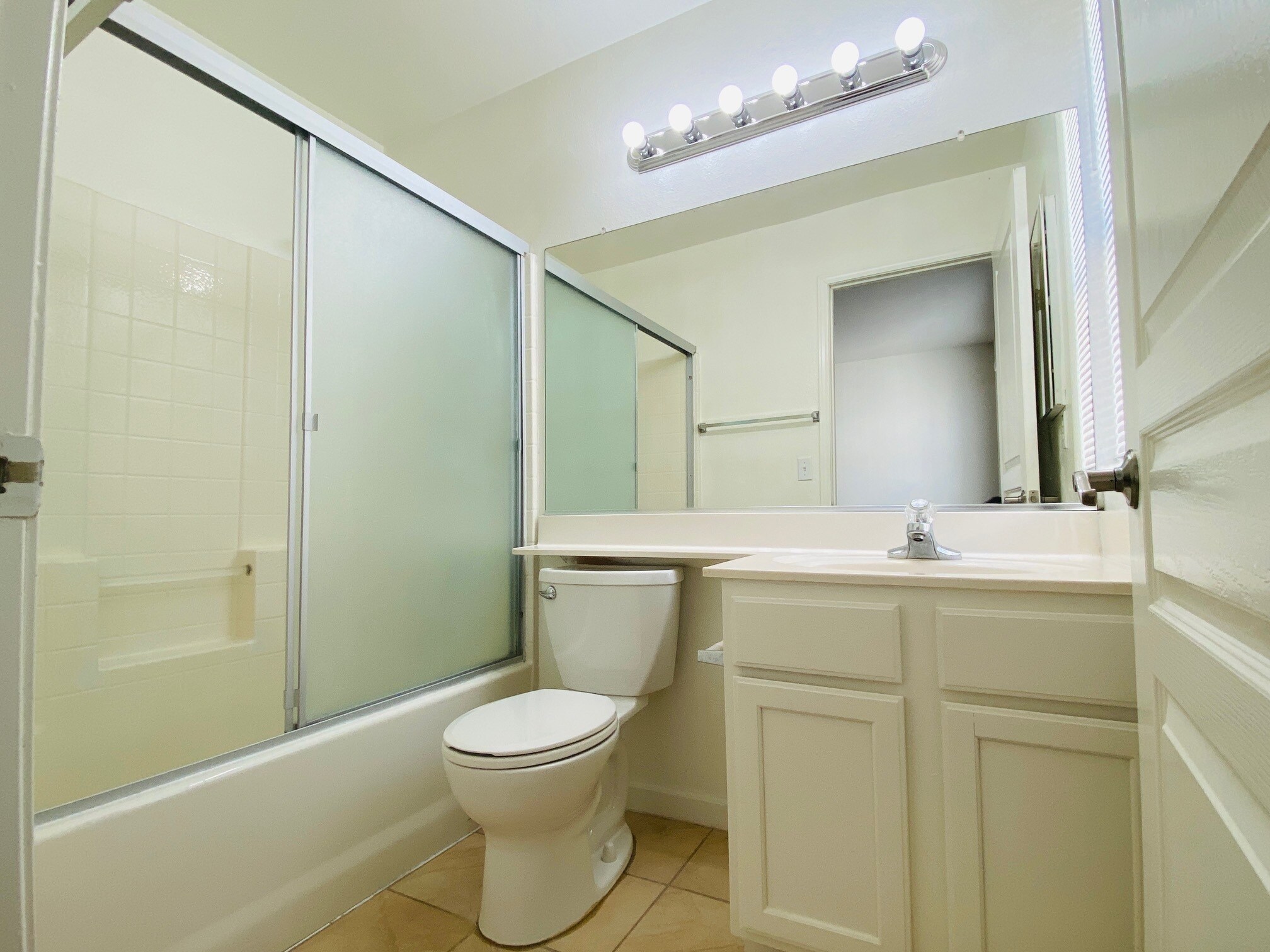 Building Photo - 305 W Newby Ave