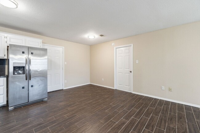 Building Photo - 909 Essex St