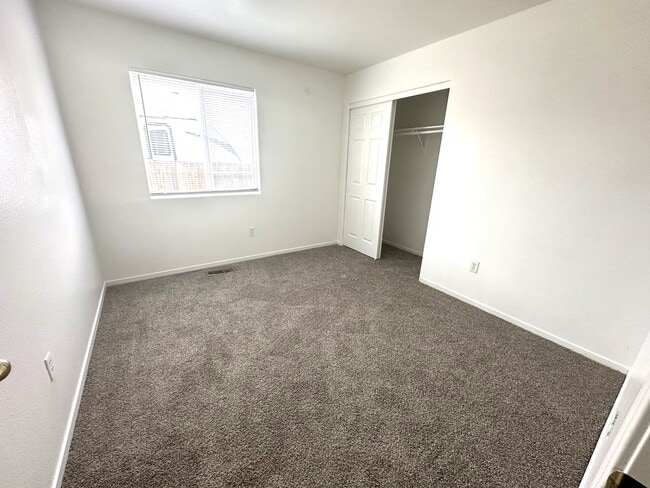 Building Photo - 3 bdr, 2 ba home for rent in Fernley