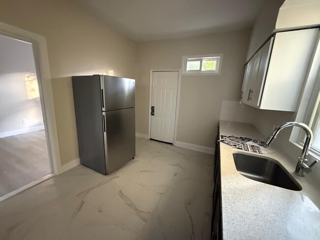 Building Photo - 221 Wilkinson Ave