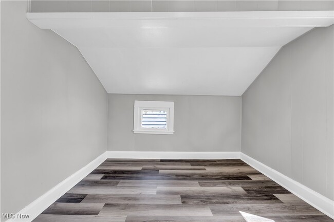 Building Photo - 352 7th St