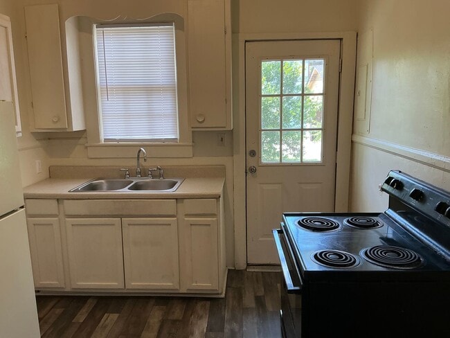 Building Photo - 1314 Carswell Ave