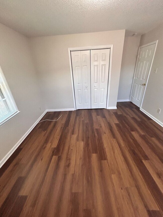 Building Photo - 480 Willowspring Ln