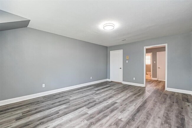 Building Photo - 3918 Stillview Dr