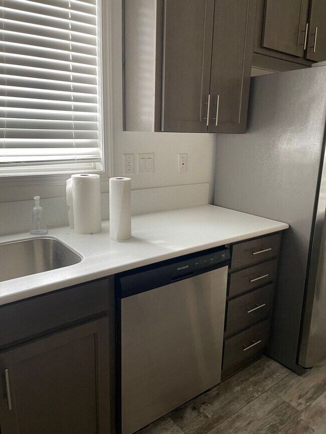 Building Photo - Newer Manufactured home, 3 bed 2 bath, Lower Magalia