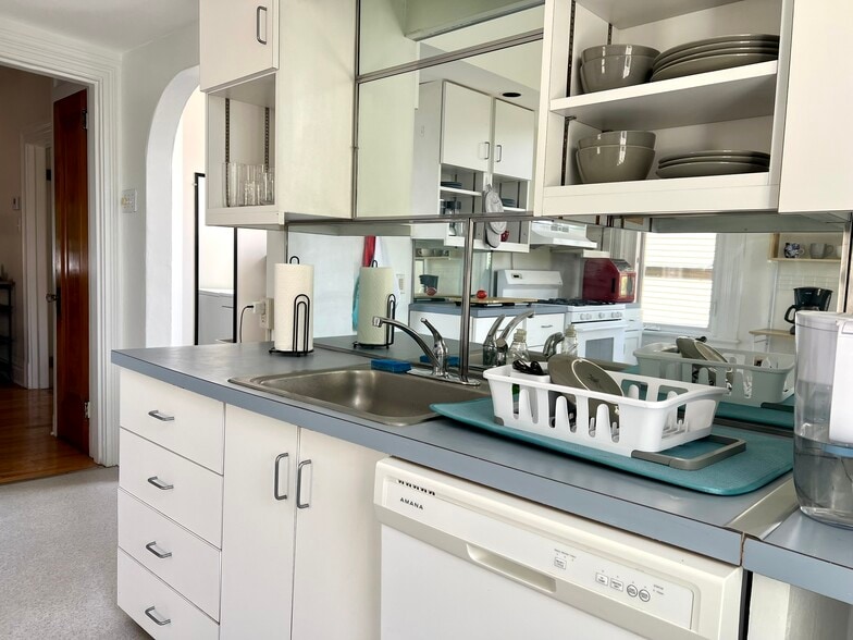 Dishwasher - 364 Lehigh Ave