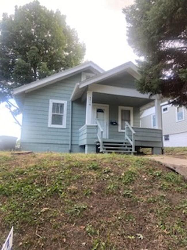 Building Photo - 2 Bedroom / 1 Bath Home located near Askar...