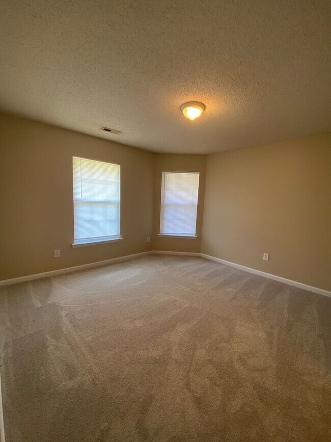 Building Photo - Available For Immediate Move-In!