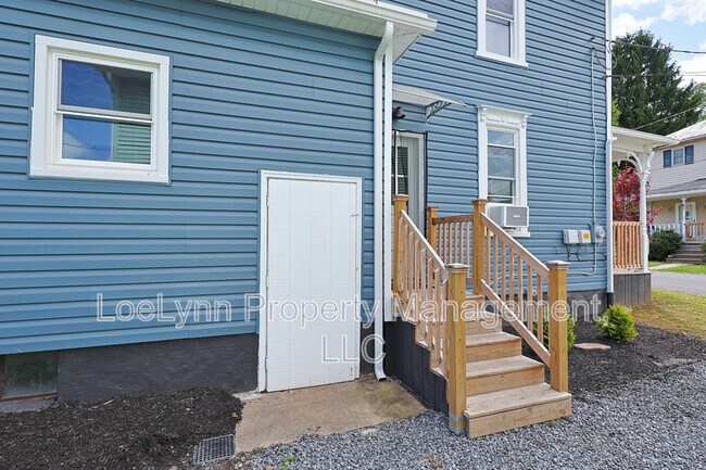 Building Photo - 14210 Temple St