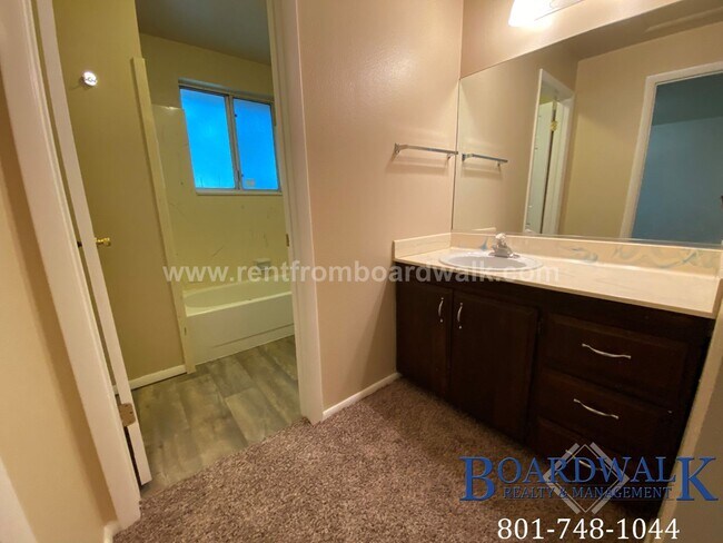 Building Photo - 661/663 N 980 W