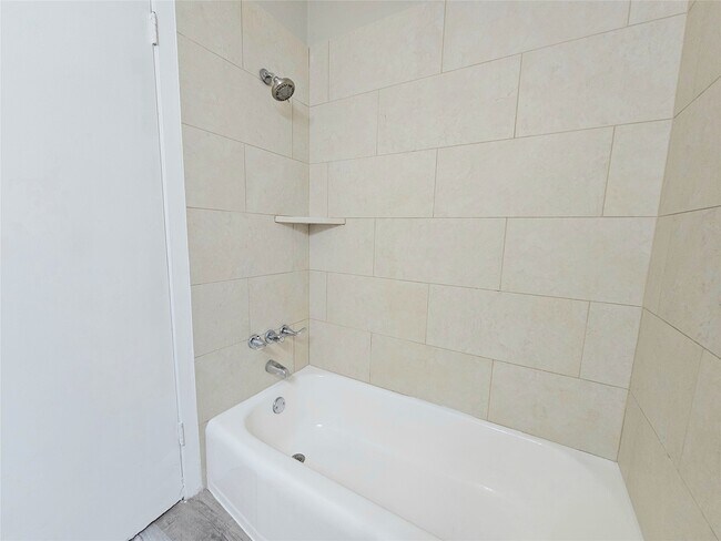 Building Photo - 909 Silber Rd