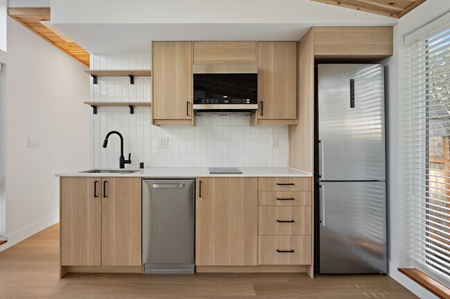 Building Photo - Morris Street Commons Modualr Living! 1/1 Community Living!