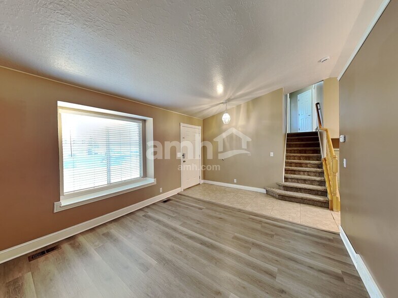 Building Photo - 172 W 2100 S