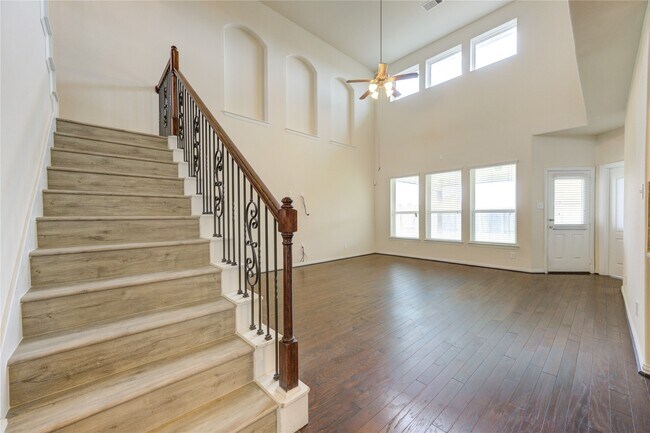 Building Photo - 16 Rose Desert Ct