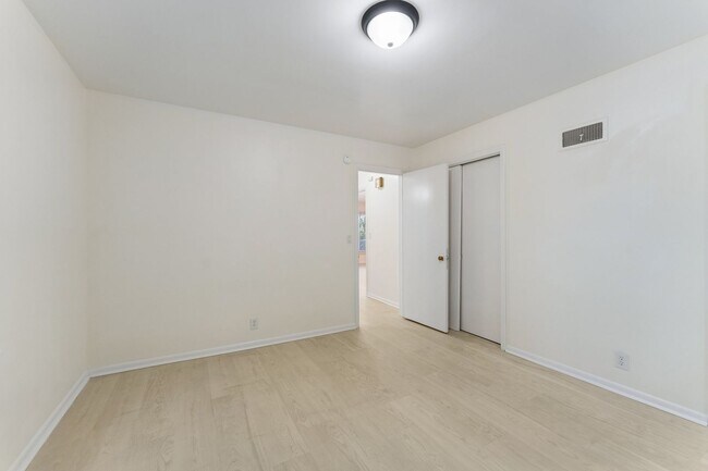Building Photo - 1210 N 60th St