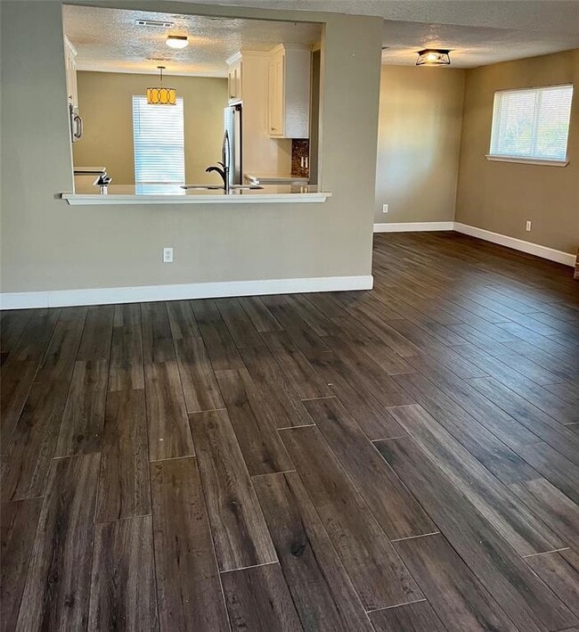 Building Photo - 29022 Cherrywood Ln