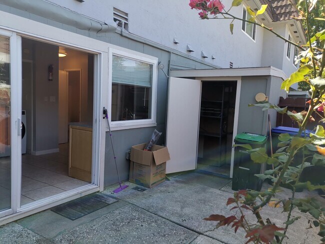 Building Photo - 4411 Seminole Way