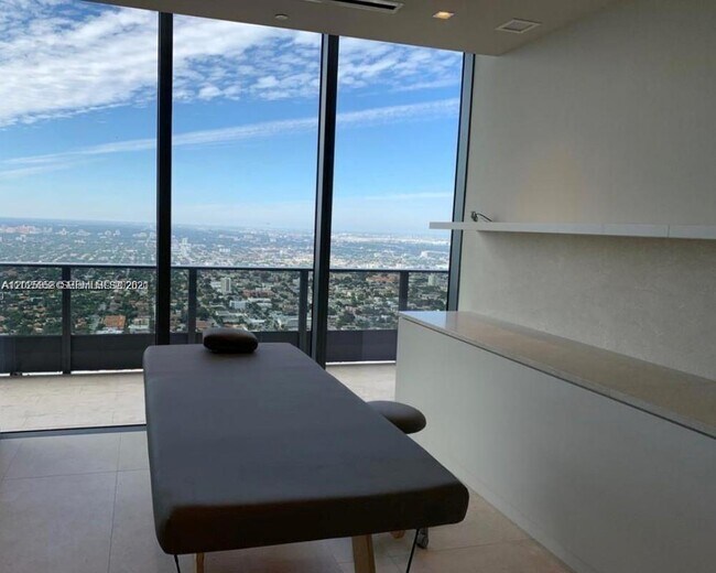 Building Photo - 1000 Brickell Plaza