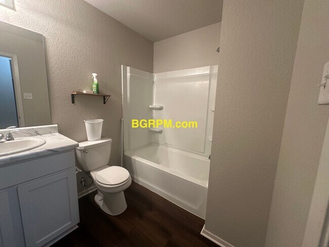 Building Photo - Great 4 Bedroom for rent!