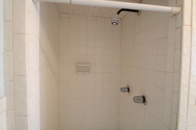 Building Photo - 1025 Goodwin St