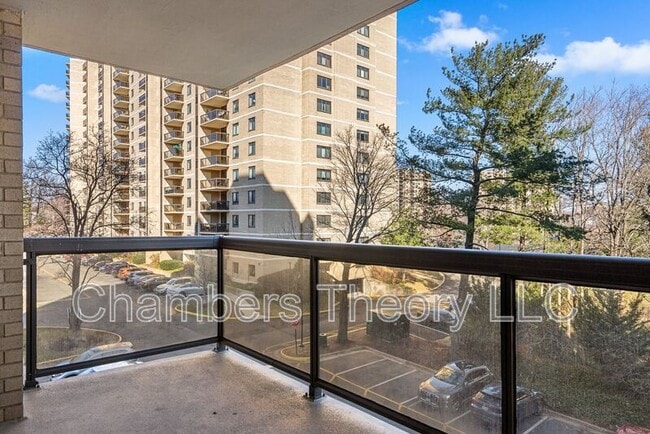 Building Photo - 309 Yoakum Pkwy