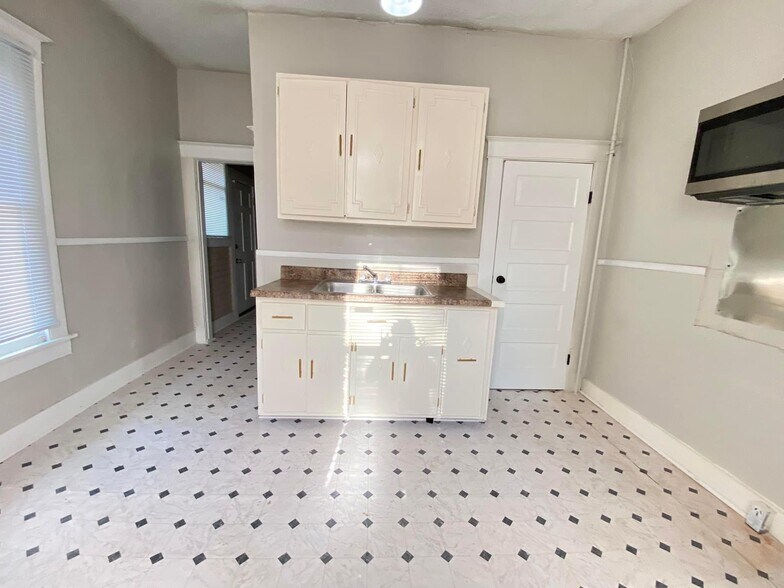 Building Photo - 1936 E McLemore Ave