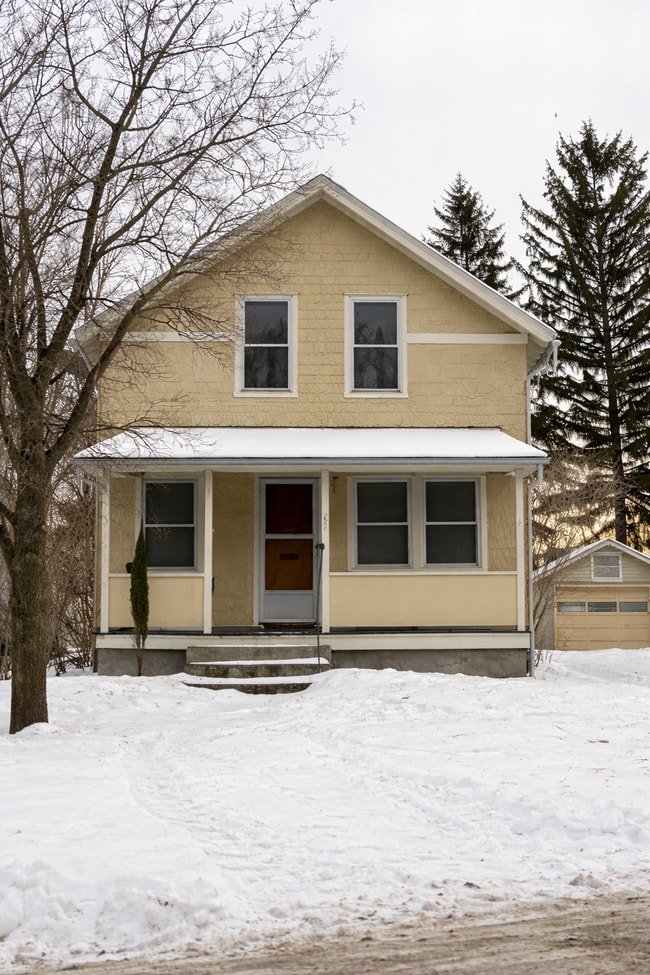 Building Photo - 721 W Court St