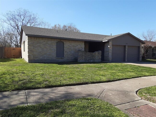 Building Photo - 15830 Blueridge Rd
