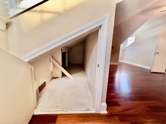 Storage in the master bedroom - 849 Lasalle St