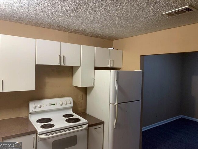 Building Photo - 3575 Oakvale Rd
