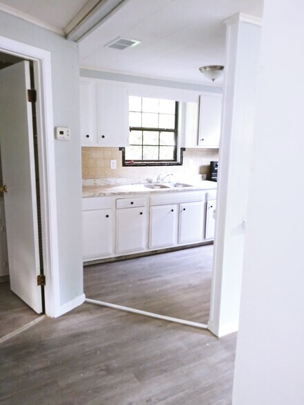 Building Photo - 7107 Arlet Dr