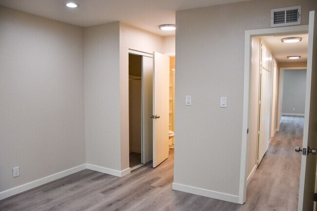 Building Photo - Olive (815) North