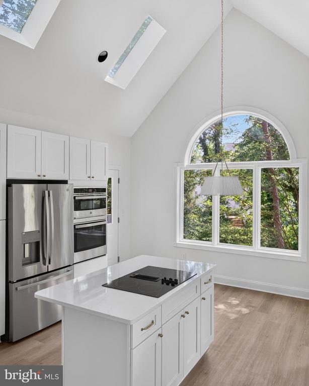 Building Photo - 221 Spring Race Ct