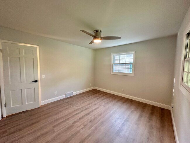 Building Photo - 21 N Kenosha Dr