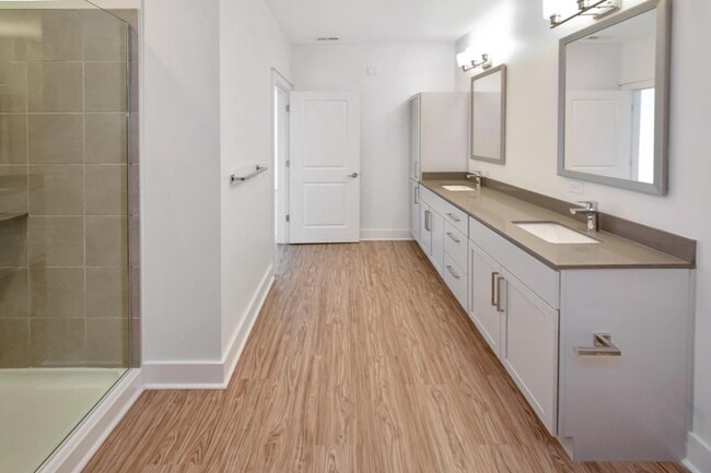 Building Photo - 101 S Tryon St