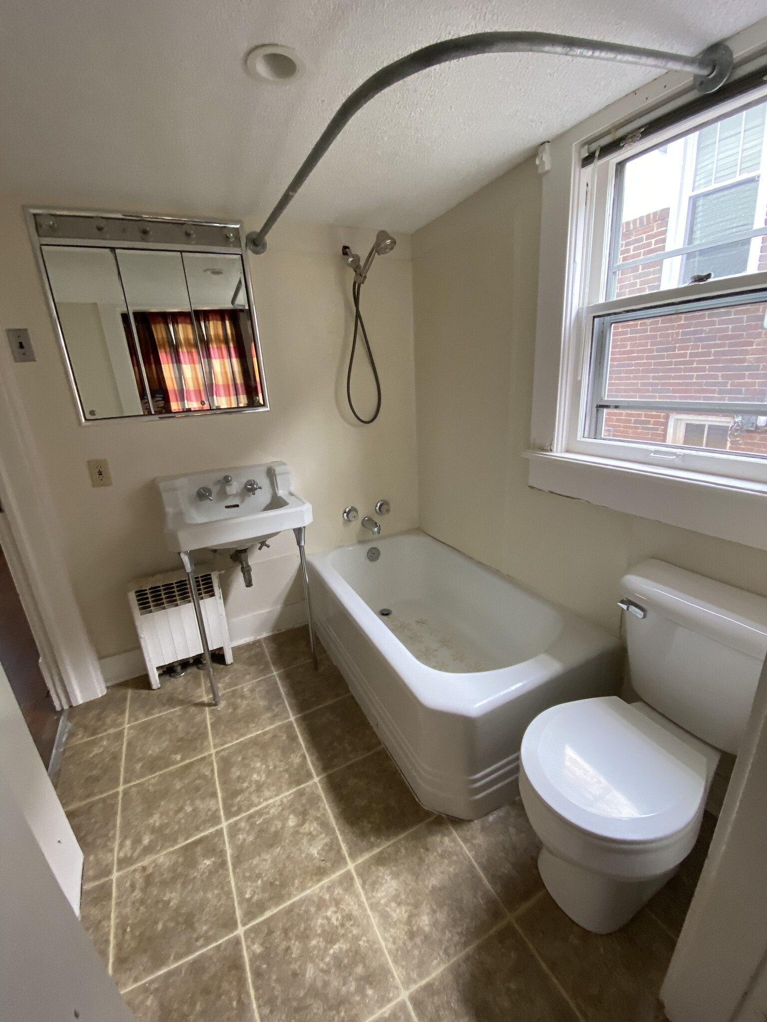 Shared Bathroom - 621 E 13th Ave