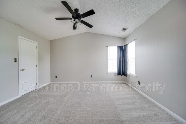 Building Photo - 120 Lantana Dr
