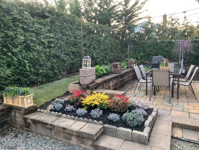 Building Photo - 18 Aubrey St