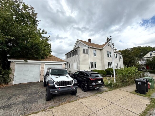 Building Photo - 15 Putnam St