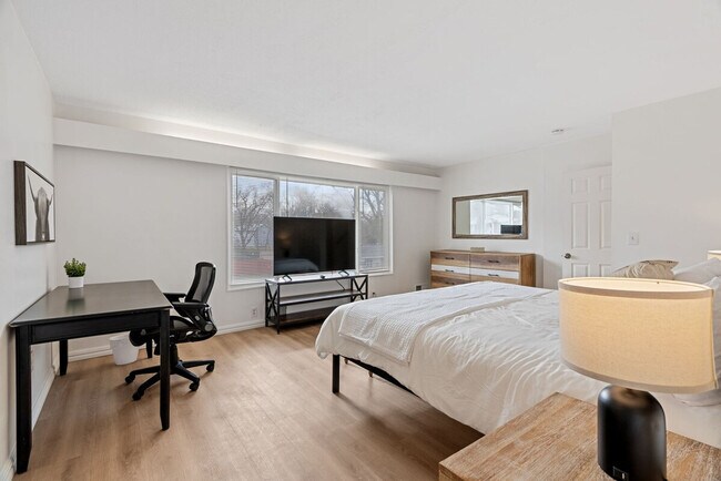 Building Photo - 3720 Greengrass Dr