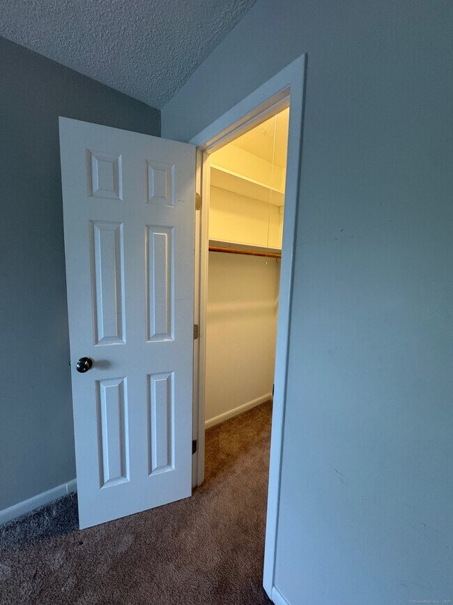 Building Photo - 12 Cedar Ct